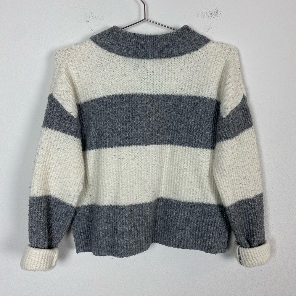 Pink Rose Gray & White Ribbed Collared Sweater - Picture 2 of 9